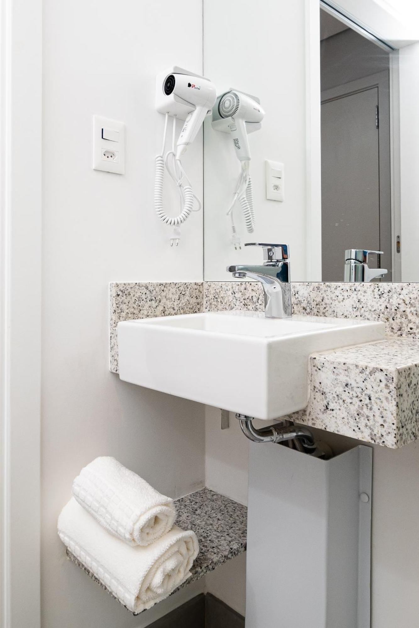Khách sạn Ez Moema 4*