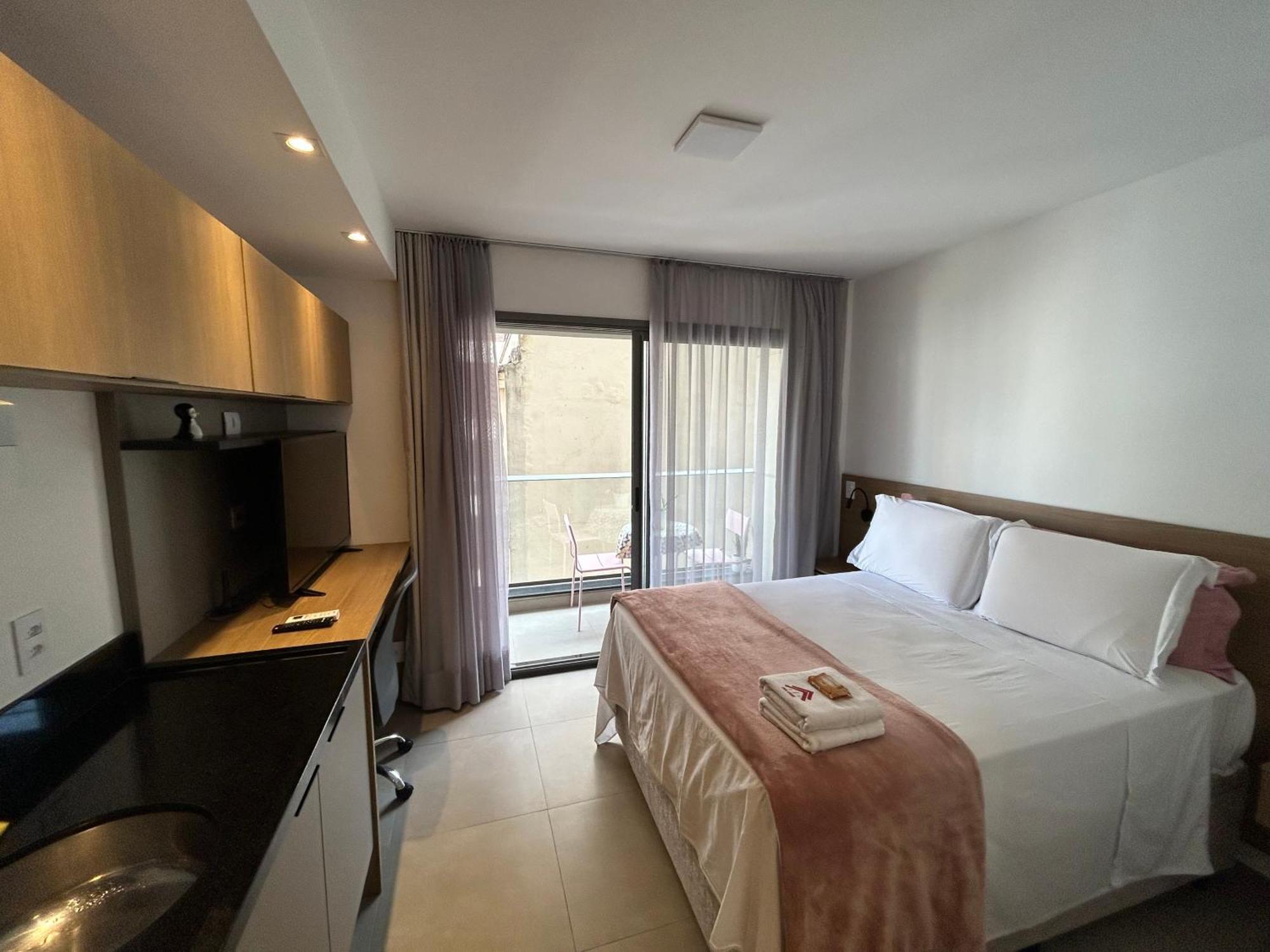 802 - Bela Cintra Apartment
