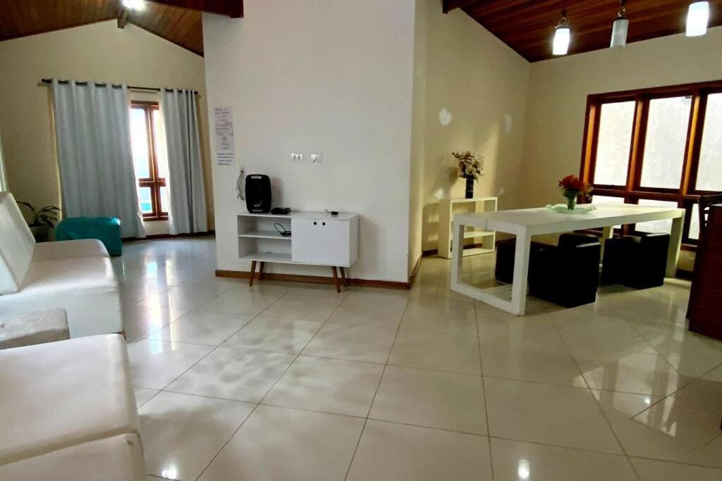 Open House Vargas Pousada
