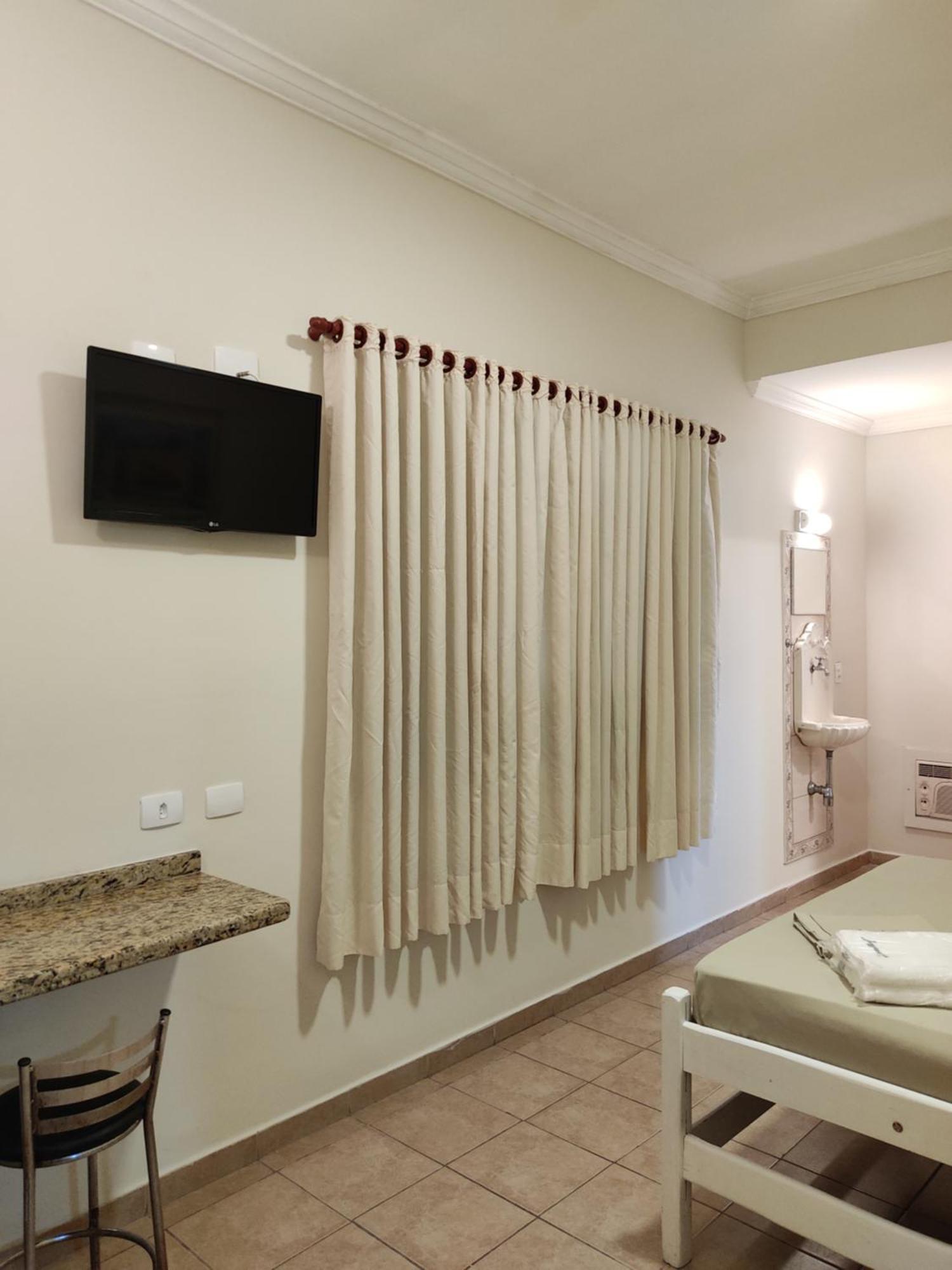 Khách sạn Jaguare 2*