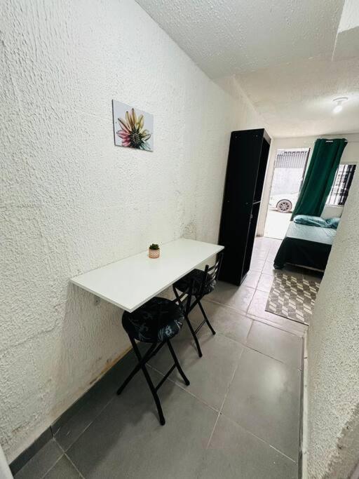 Daire Kitnet Confortavel Mobiliada Casal Zn -cod 01 Sao Paulo