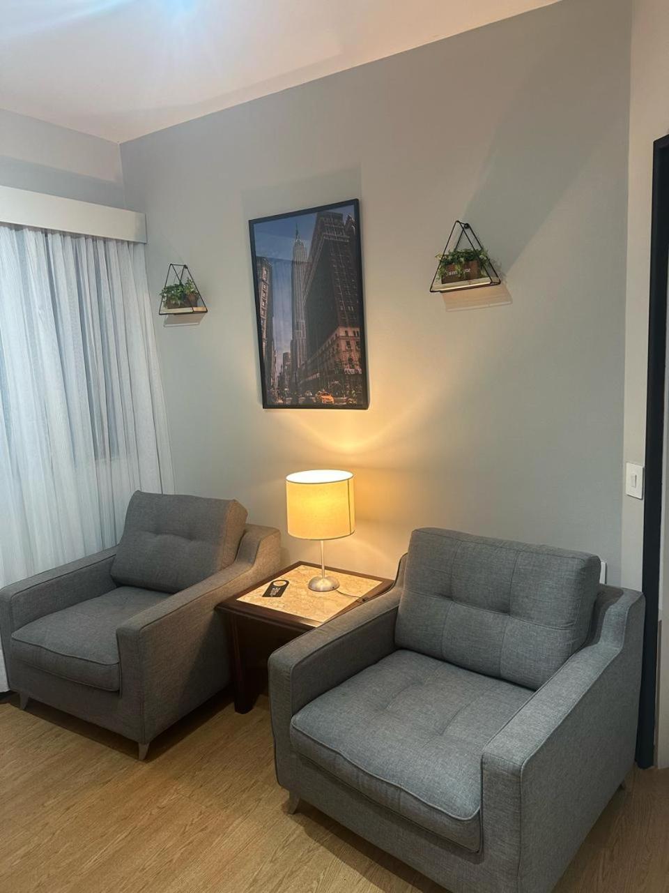 Căn hộ Flat Service E Sala E Garagem *