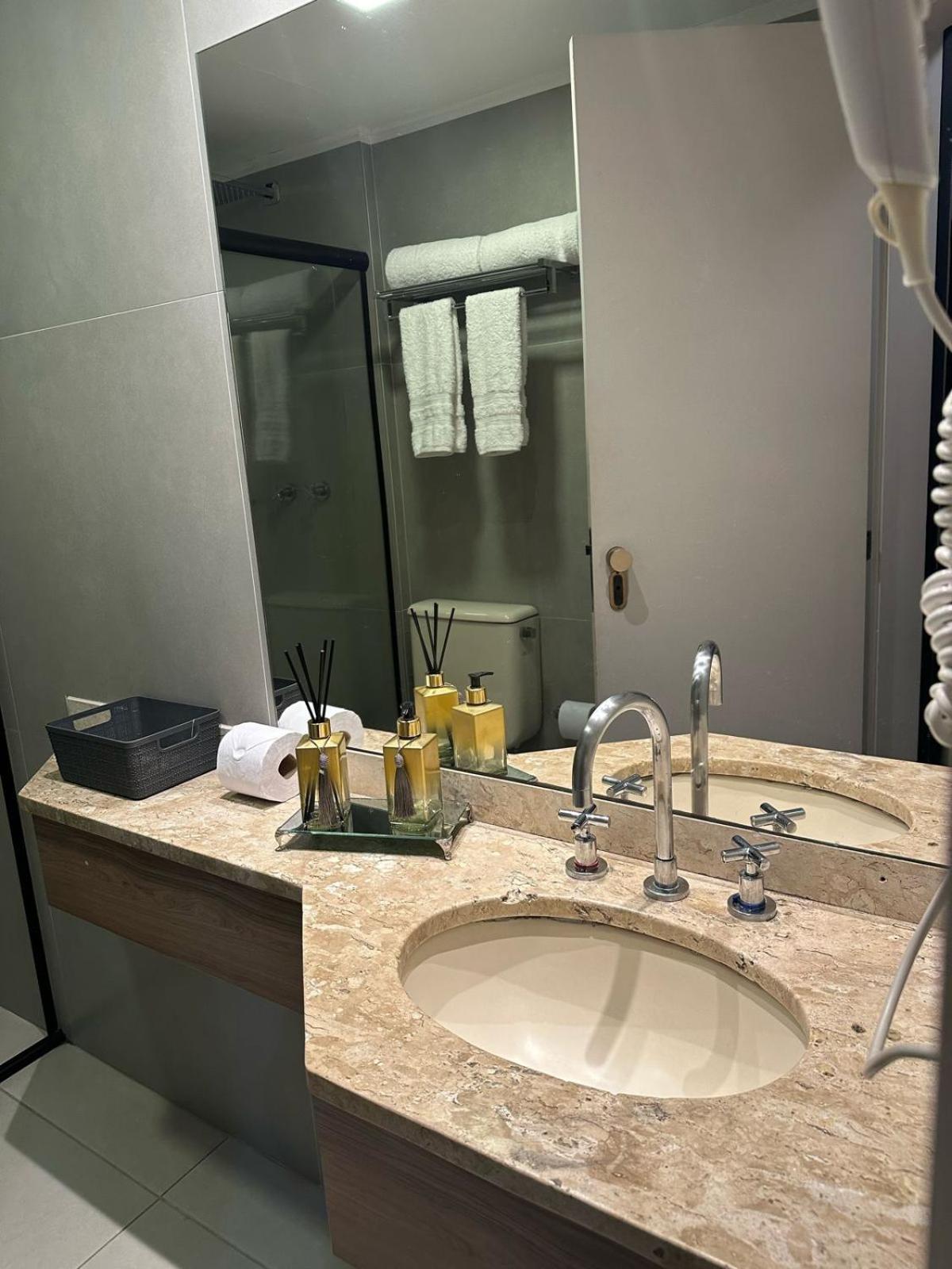 Flat Service E Sala E Garagem