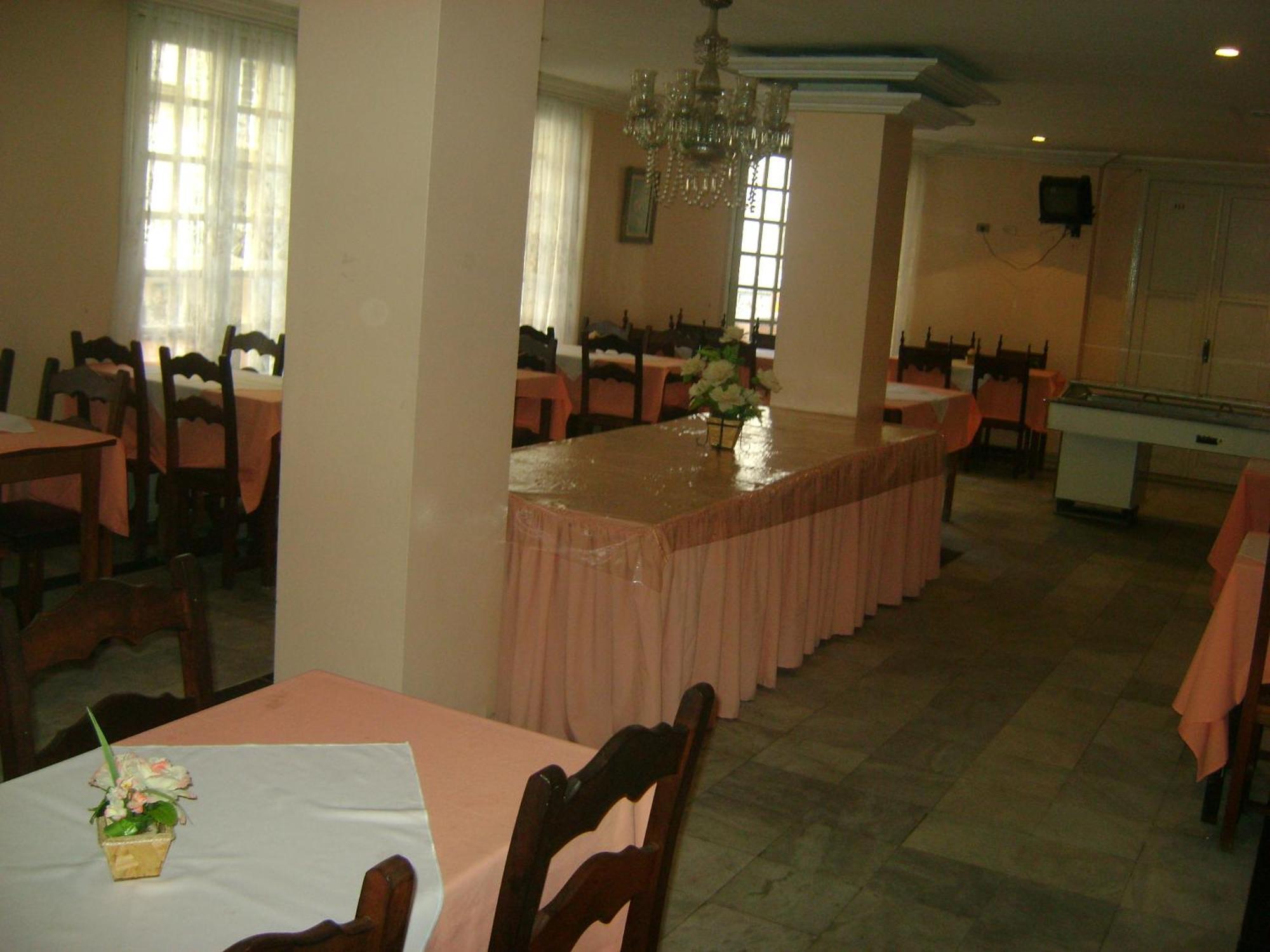 Otel Reinales Plaza 3*