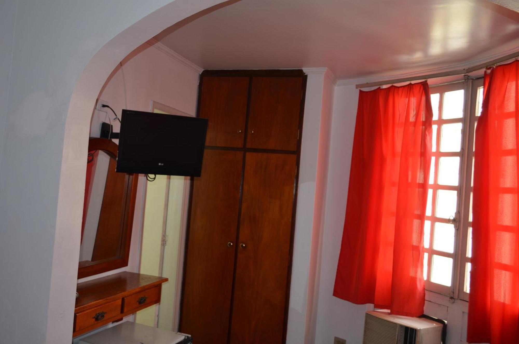 Otel Reinales Plaza 3*