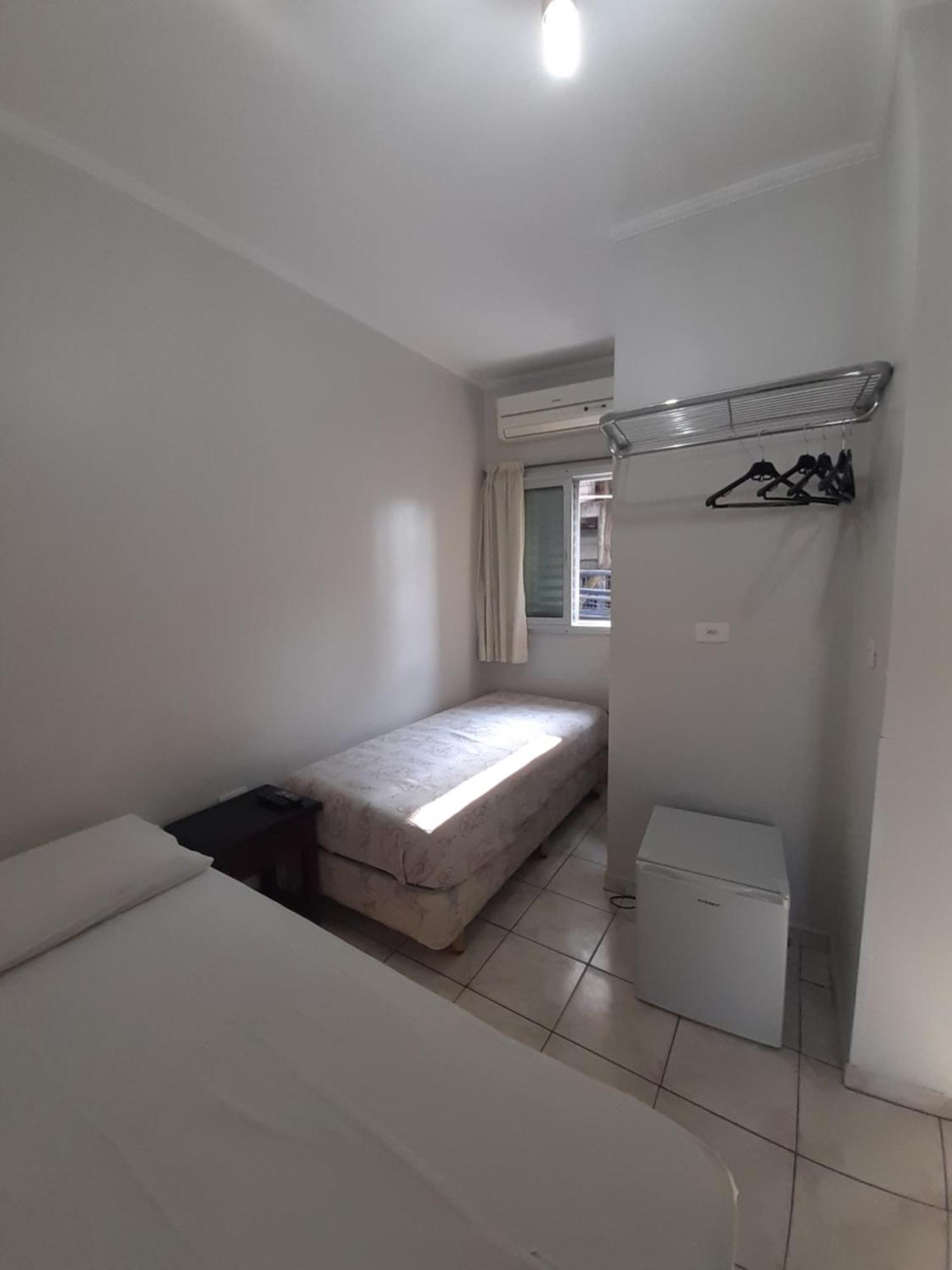 Apeninos Basicas Wisma tamu