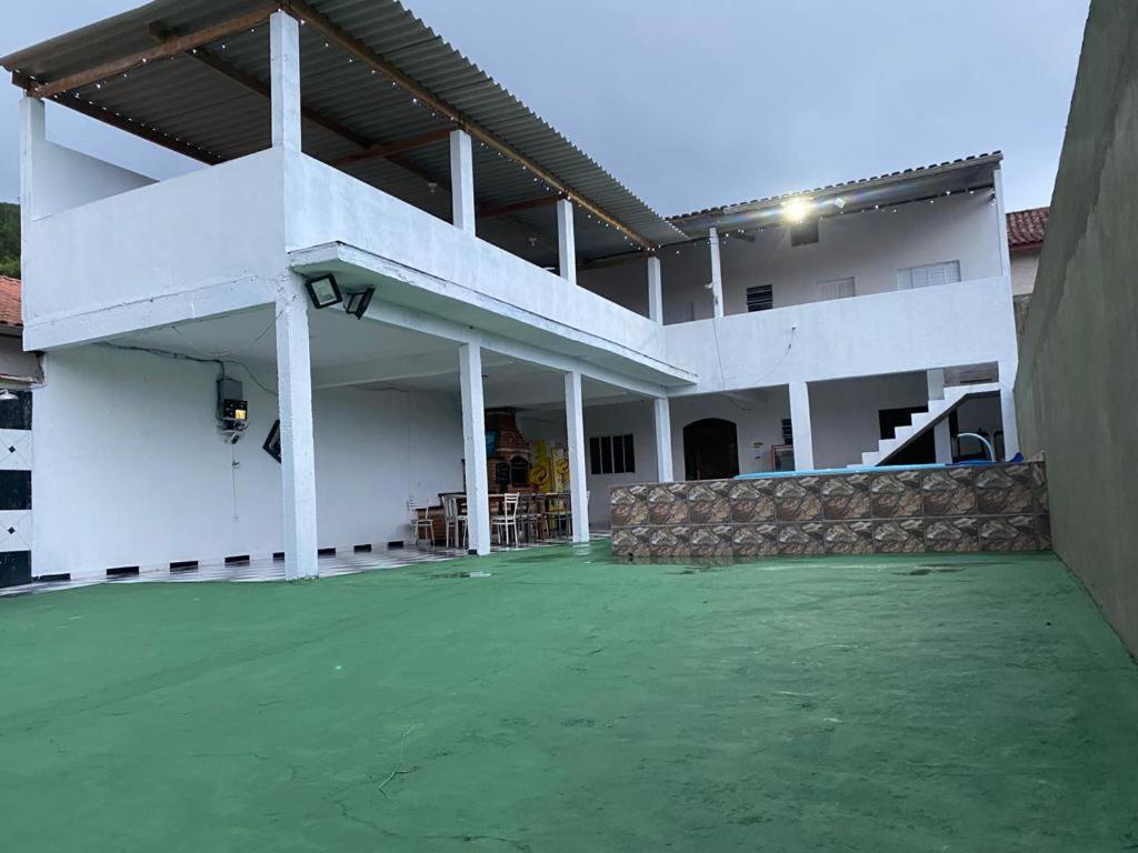 Otima Casa Com Piscina Em Praia Grande *