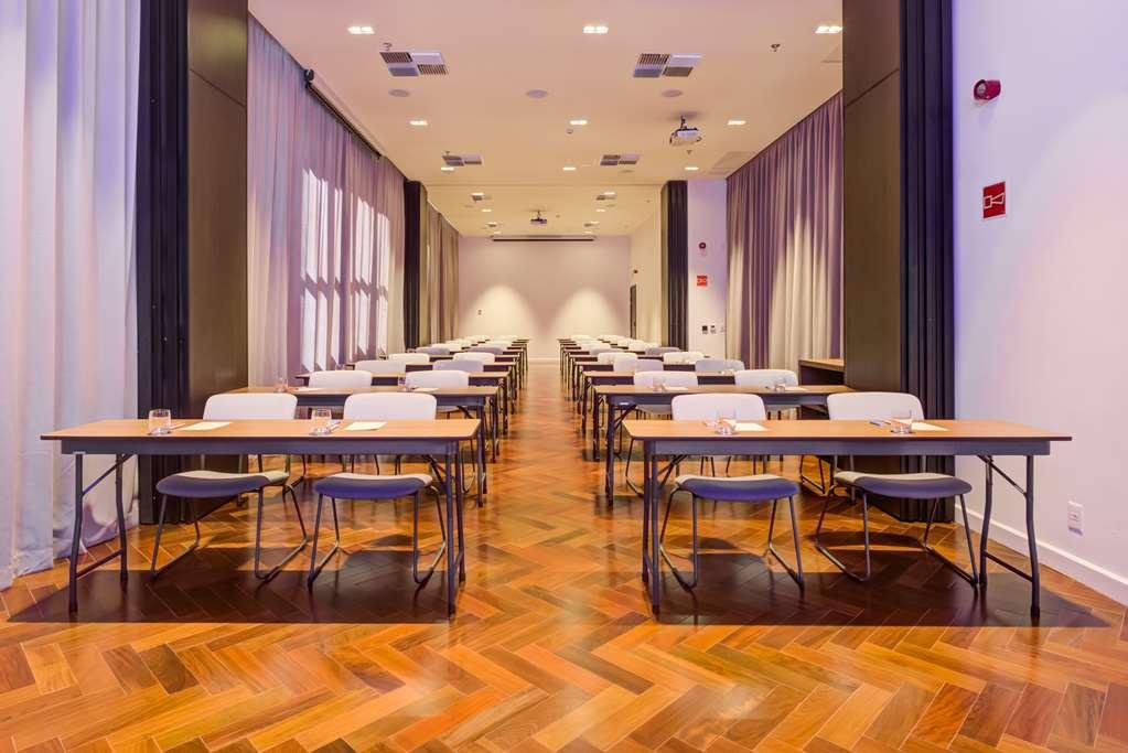 Qoya Curio Collection By Hilton Hotel *
