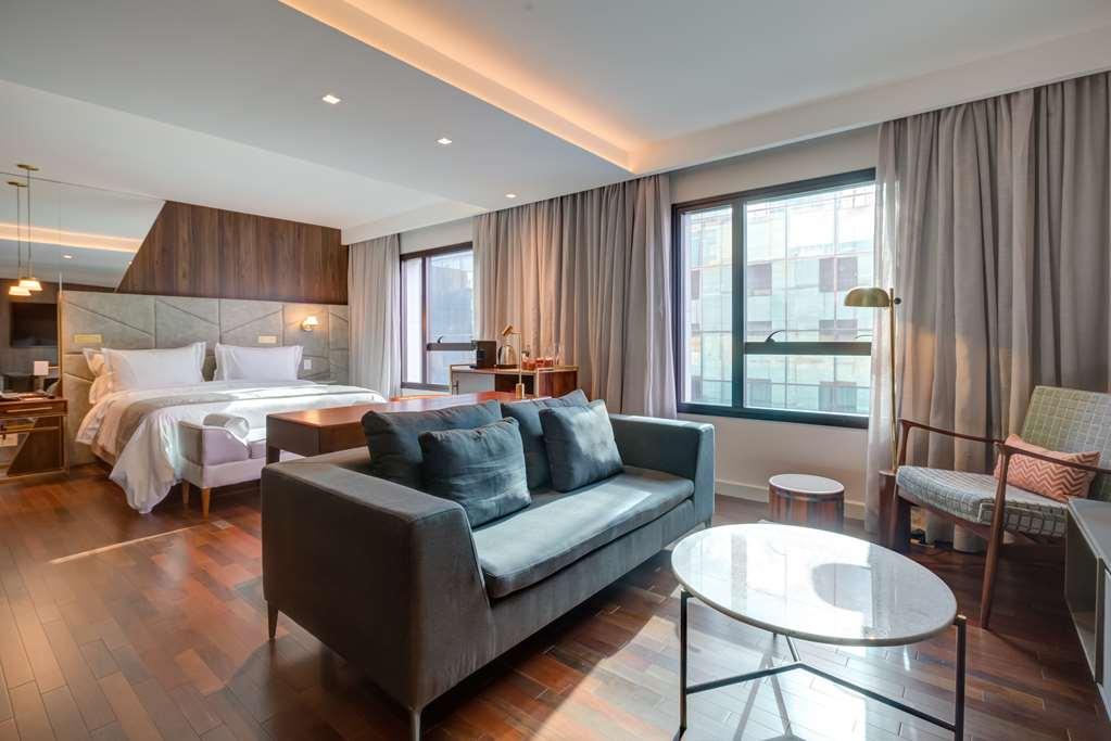 Qoya Curio Collection By Hilton Hotel