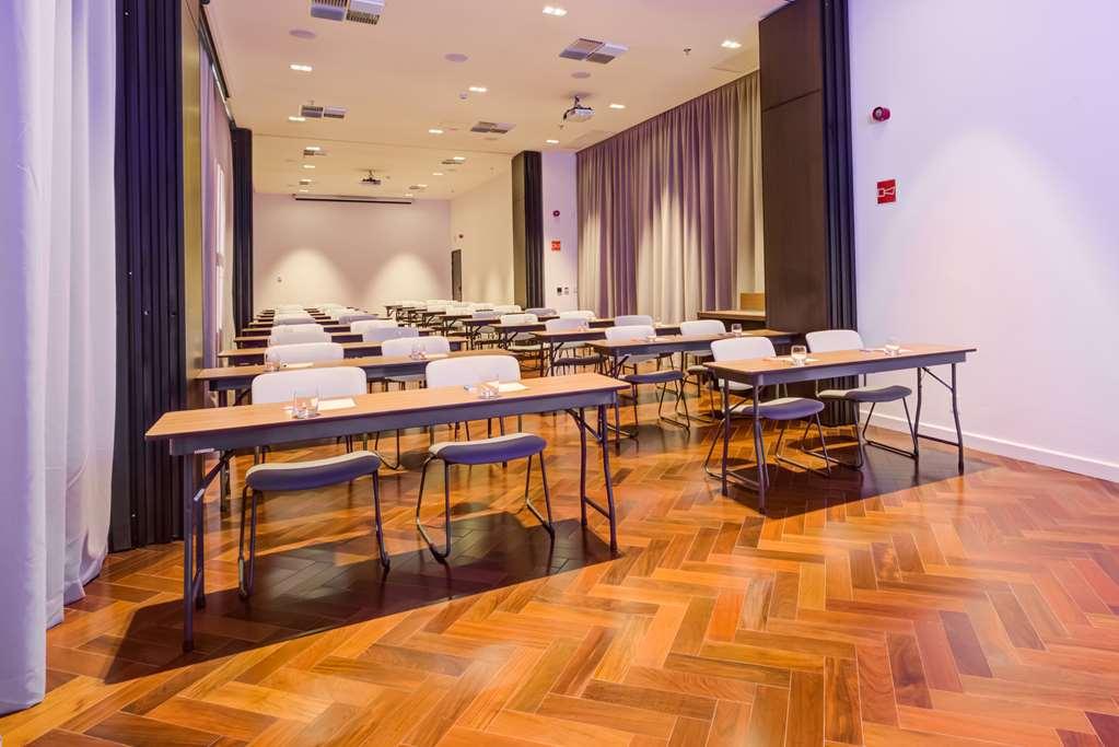 Hotel Qoya Curio Collection By Hilton *