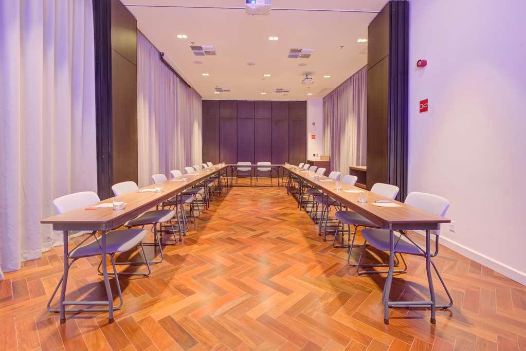 Hotel Qoya Curio Collection By Hilton