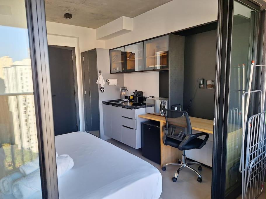 Apartment Em *