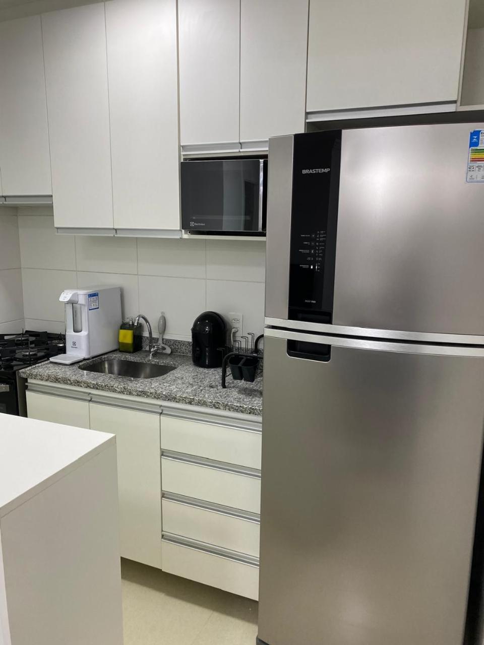 Confortavel E Com Piscina Em Apartamento