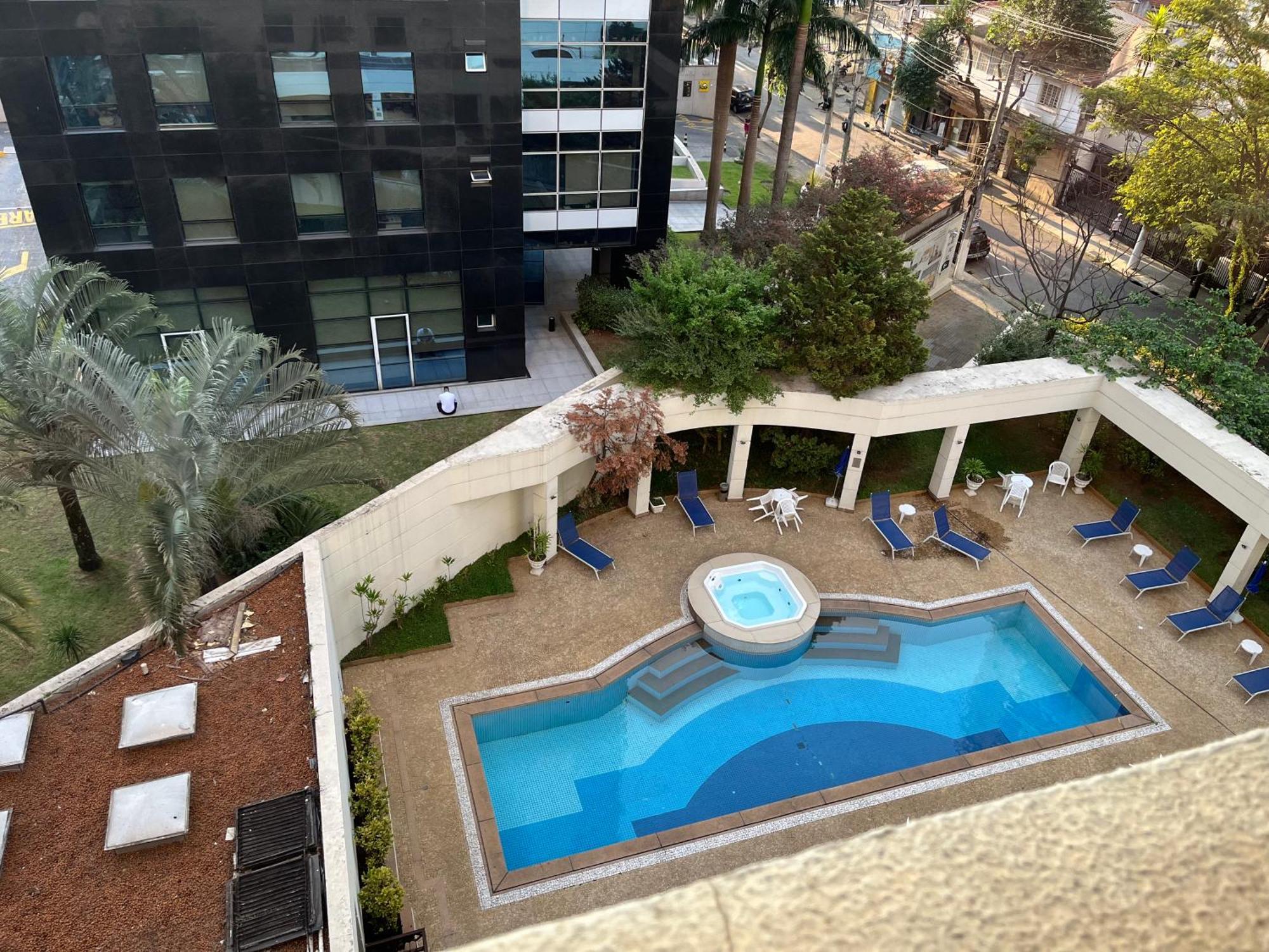 Aparthotel Em Na Rua Gomes De Carvalho