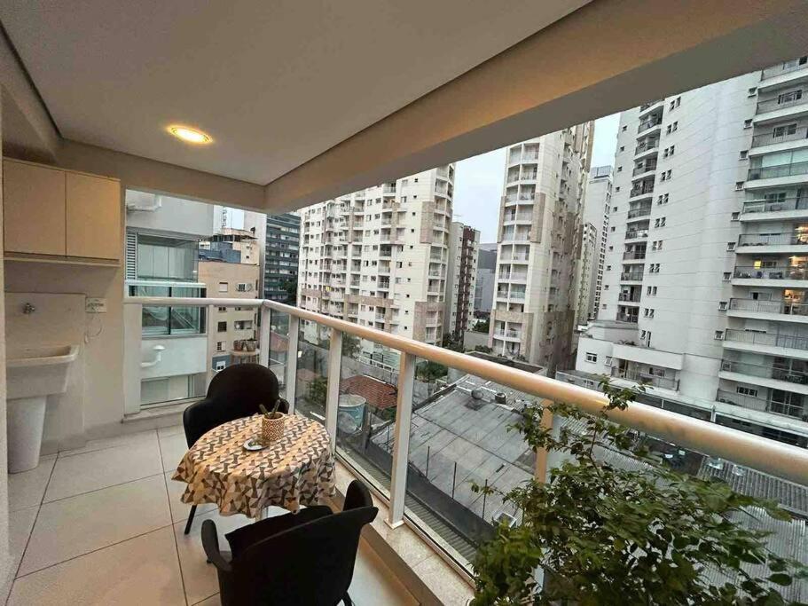 Au48 Encantador Com Varanda E Vista Urbana Sao Paulo