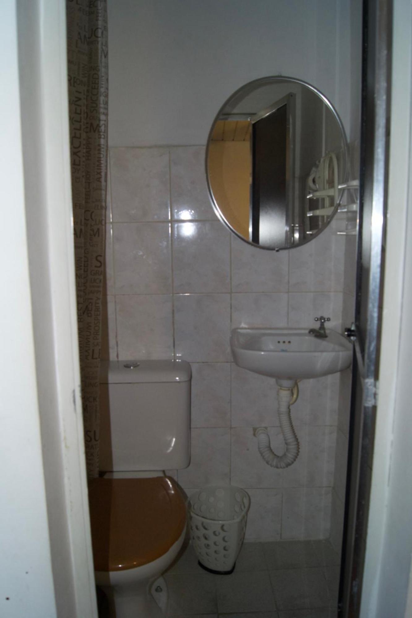Economico Ao Lado Do Metro Khách sạn