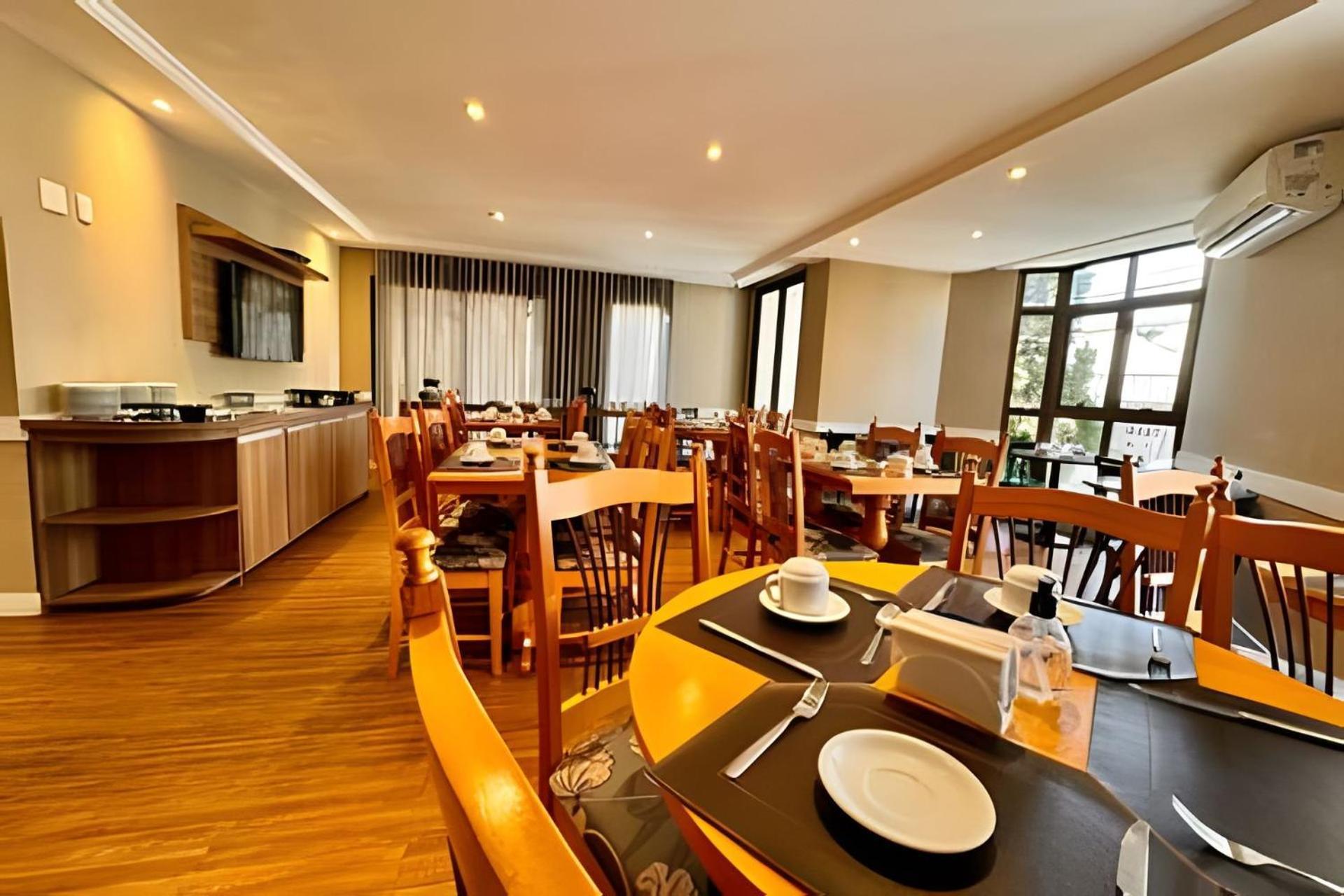 Flats Em Moema: Metro, Wifi, Ar E Manobrista Apartment