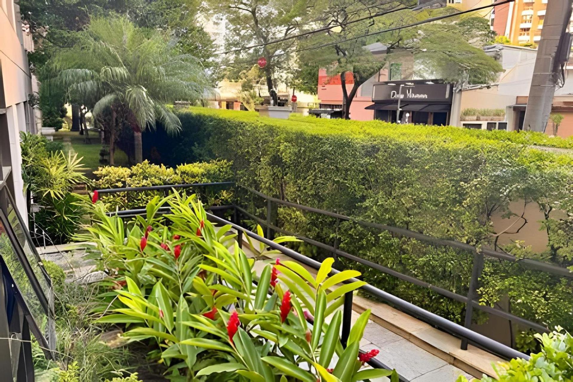 Flats Em Moema: Metro, Wifi, Ar E Manobrista * Sao Paulo