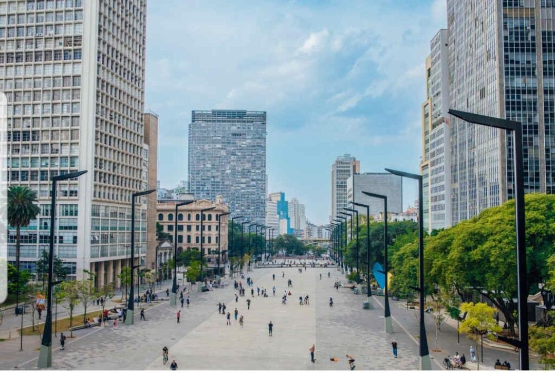 Com 2 No Centro Historico De *