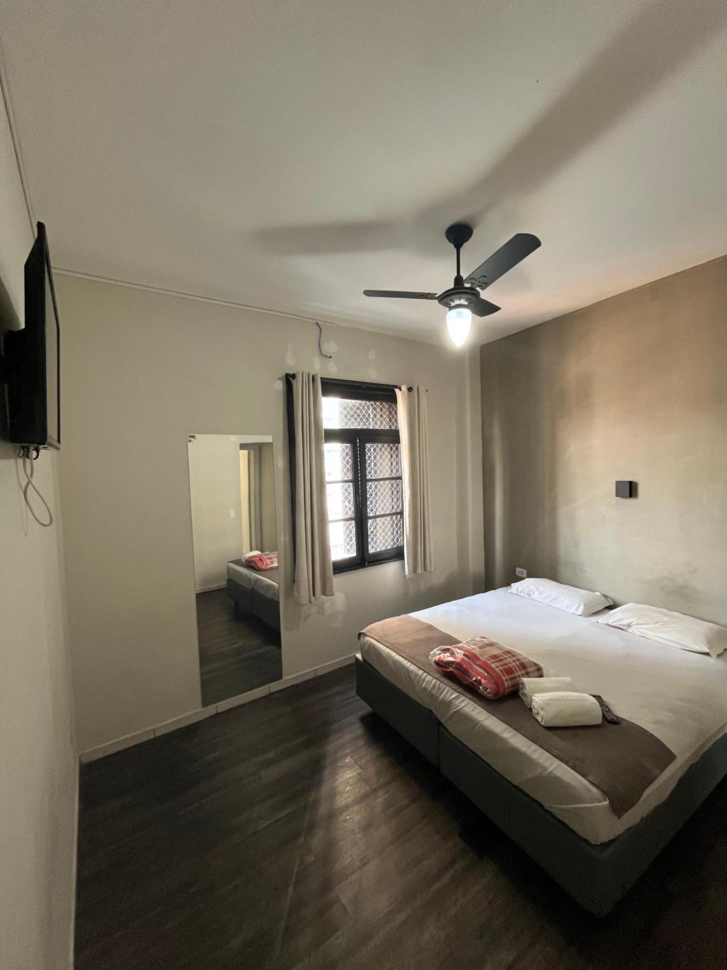 Hostel Carabelas - Proximo A 25 De Marco E Bras