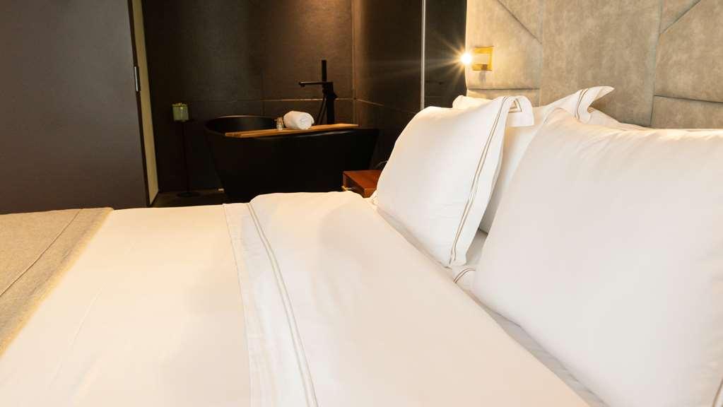Qoya Curio Collection By Hilton Hotel