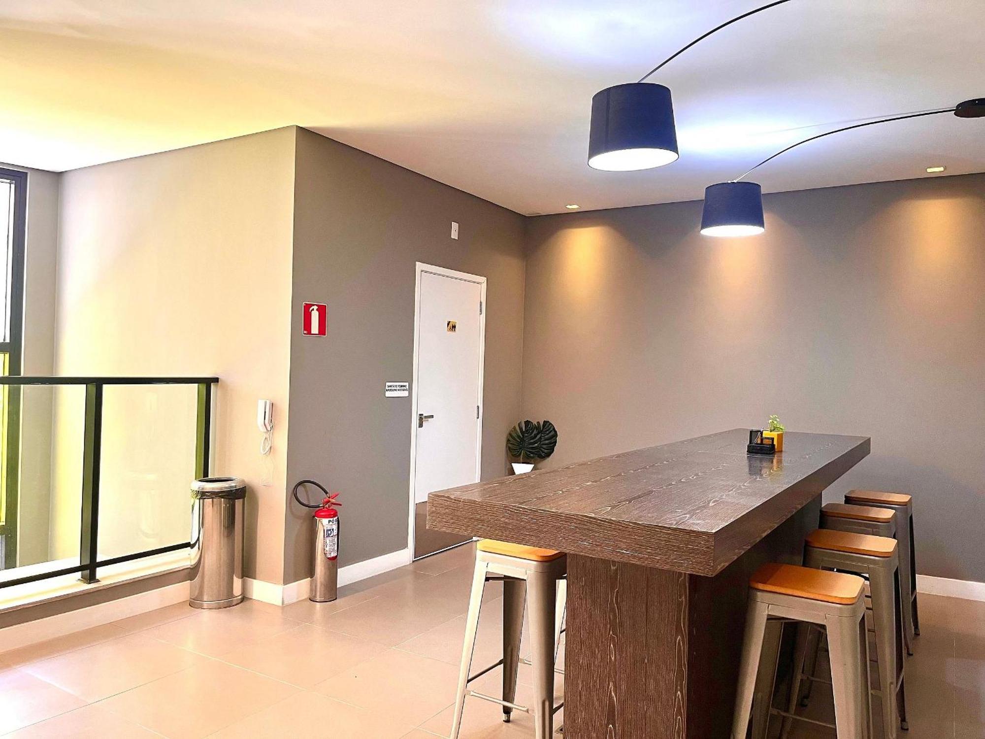 Moderno - Ar Condicionado, Estacionamento E Piscina *