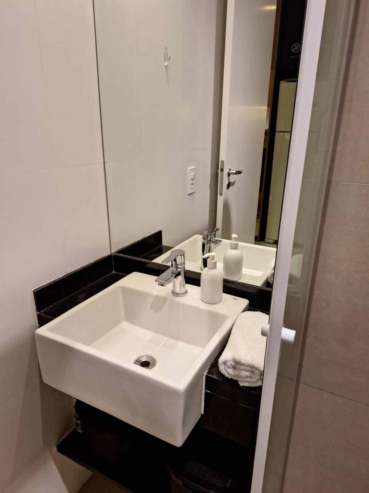 Novo Ao Lado Da Av Paulista Com 2 Camas Solteiro Ou 1 Cama Casal Apartment *