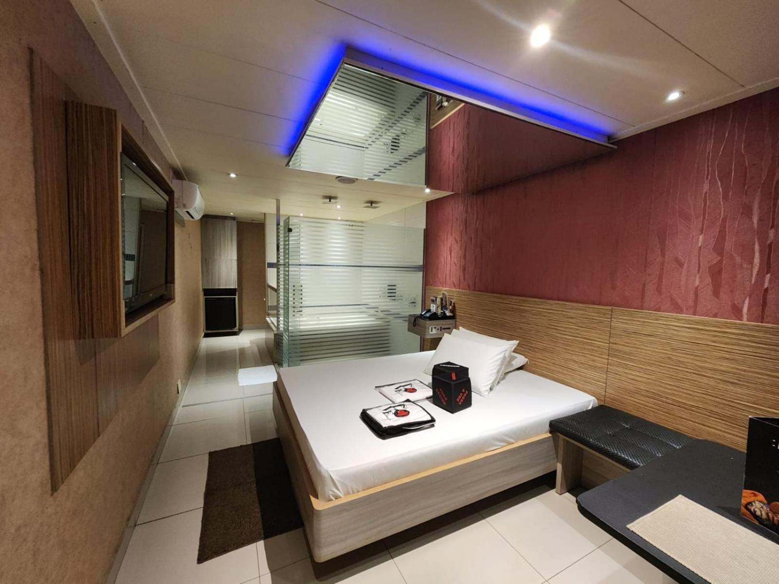 Love hotel So 4 *