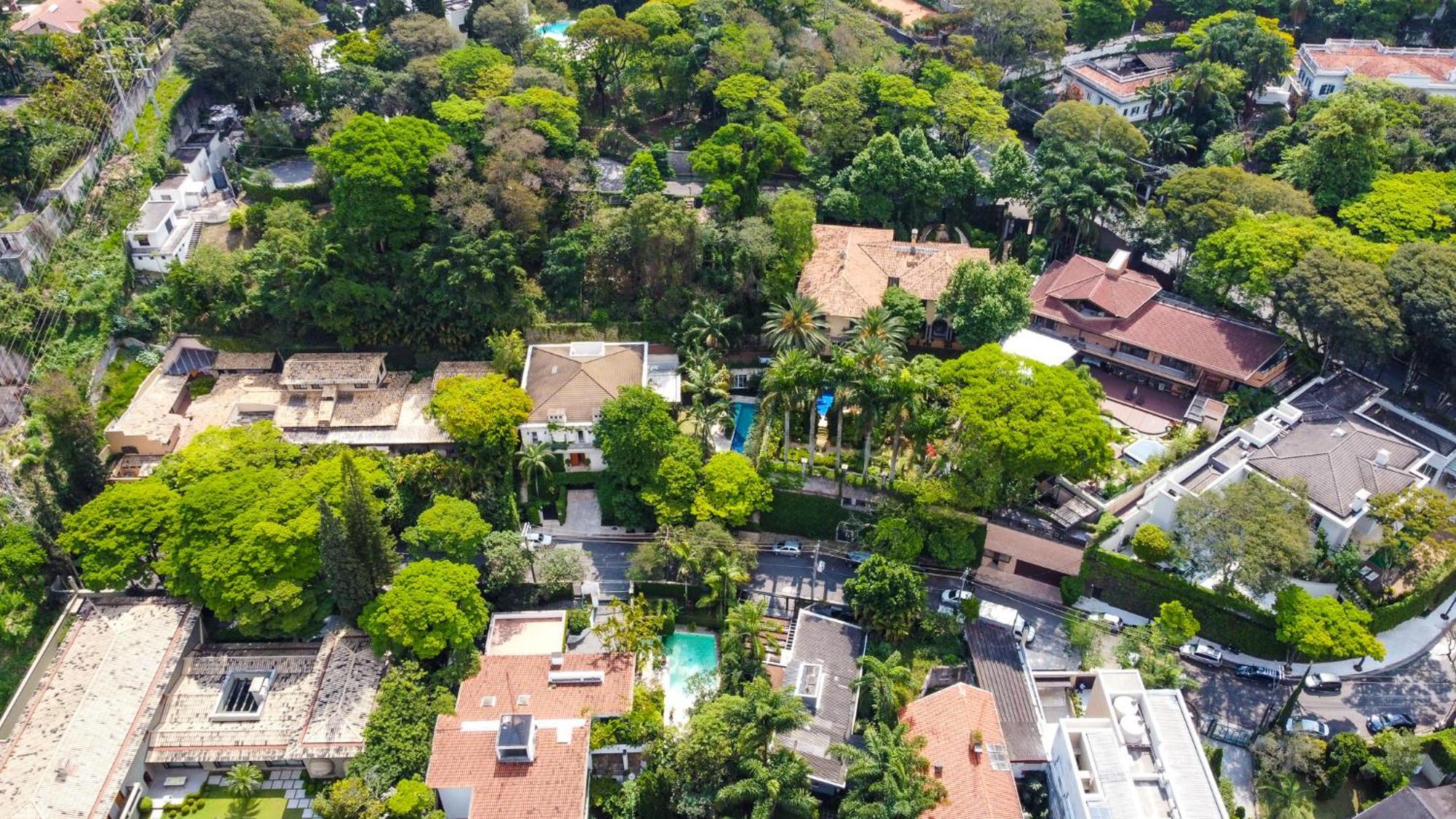 Linda Casa Em Rua Fechada Com Vista Proxima Ao Shopping Jardim