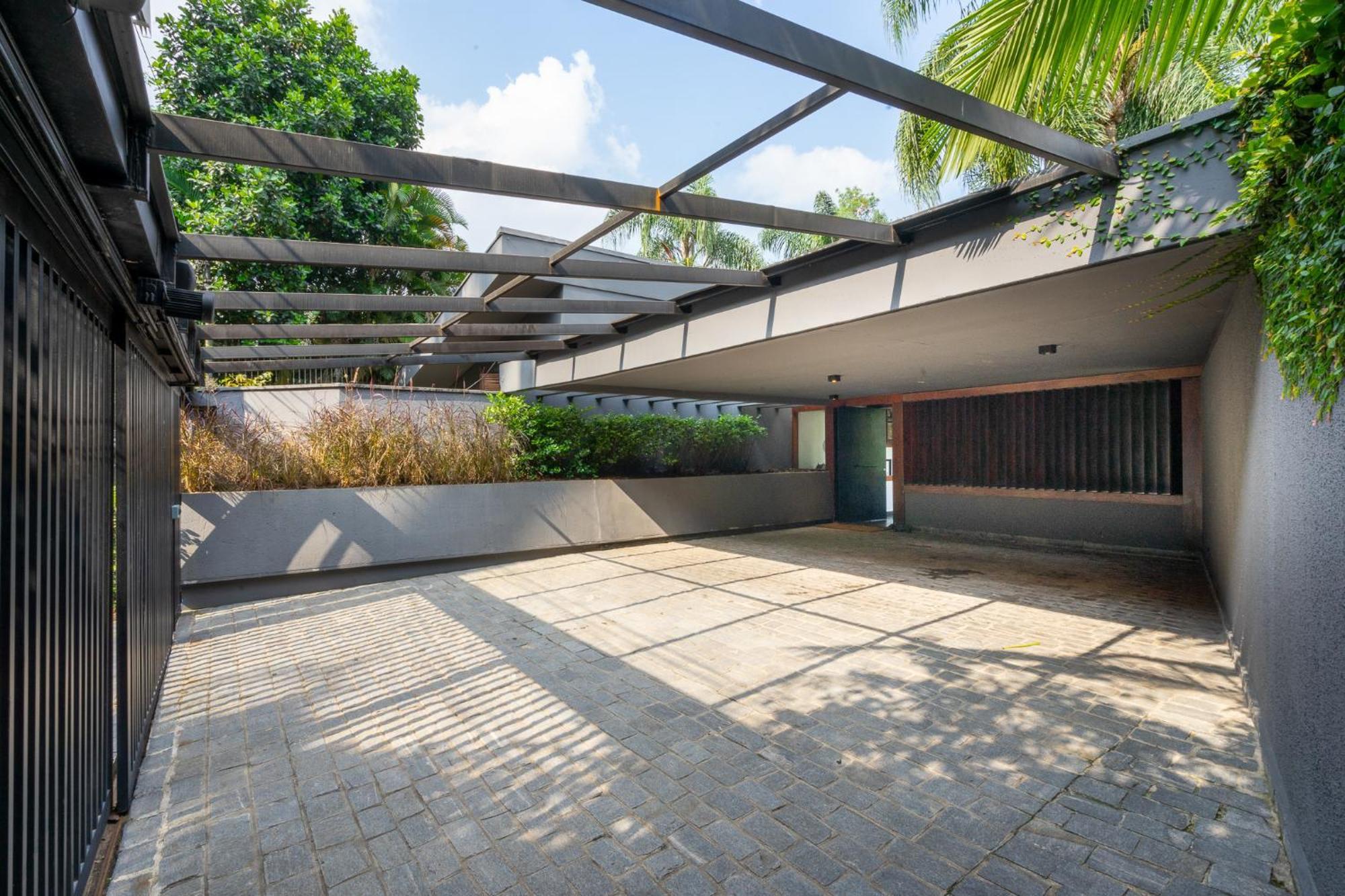 Linda Casa Em Rua Fechada Com Vista Proxima Ao Shopping Jardim Villa