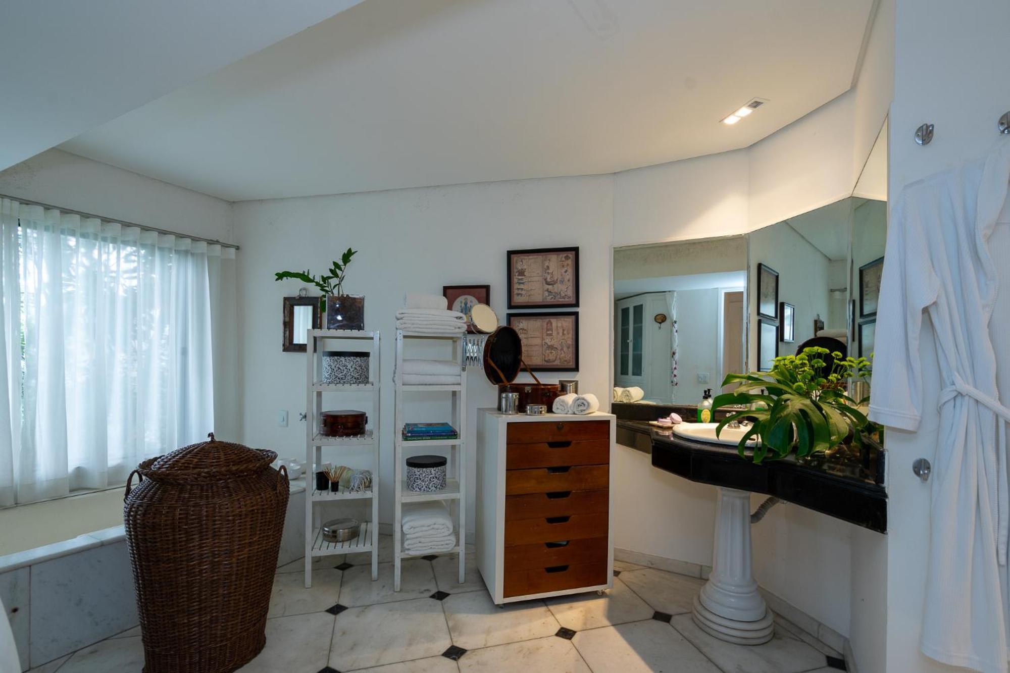 Linda Casa Em Rua Fechada Com Vista Proxima Ao Shopping Jardim Villa *