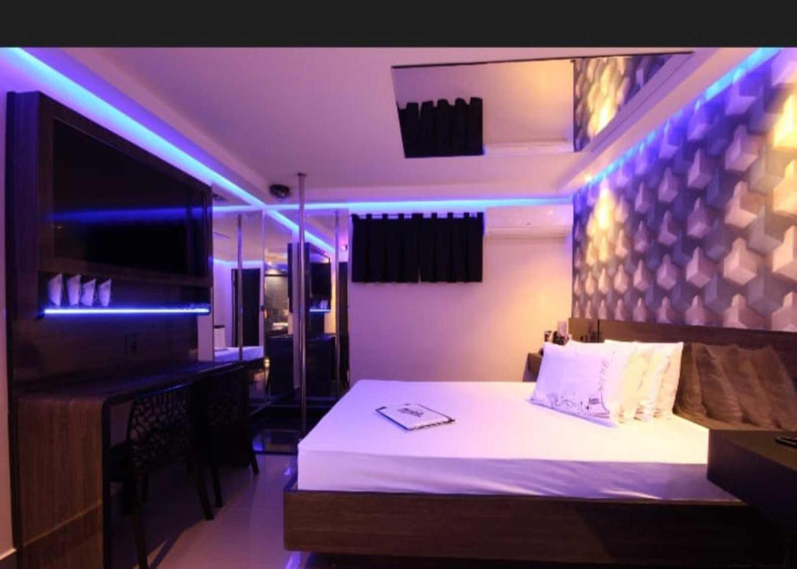 Desiree Hotel do amor *