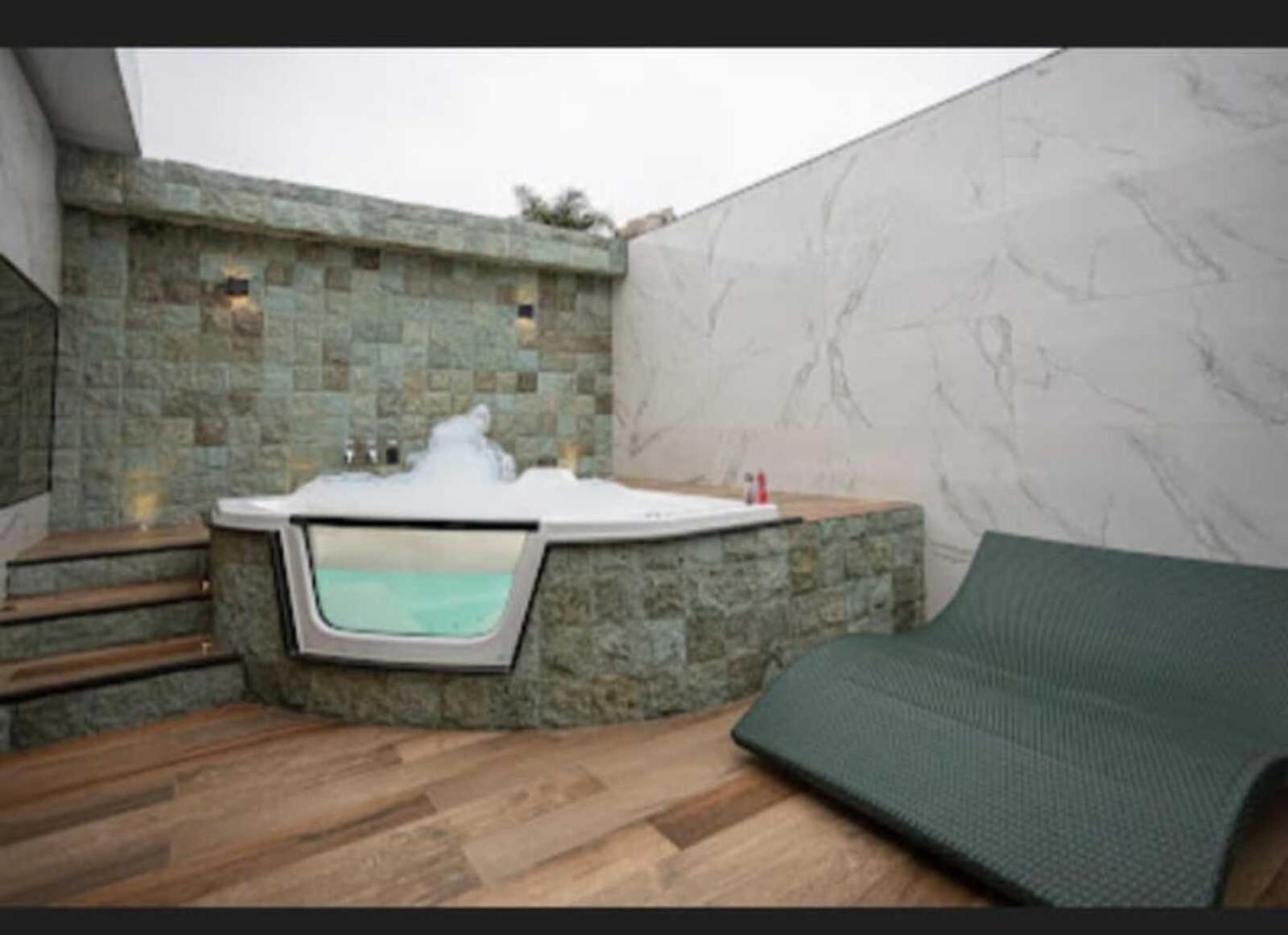 Desiree Hotel do amor *