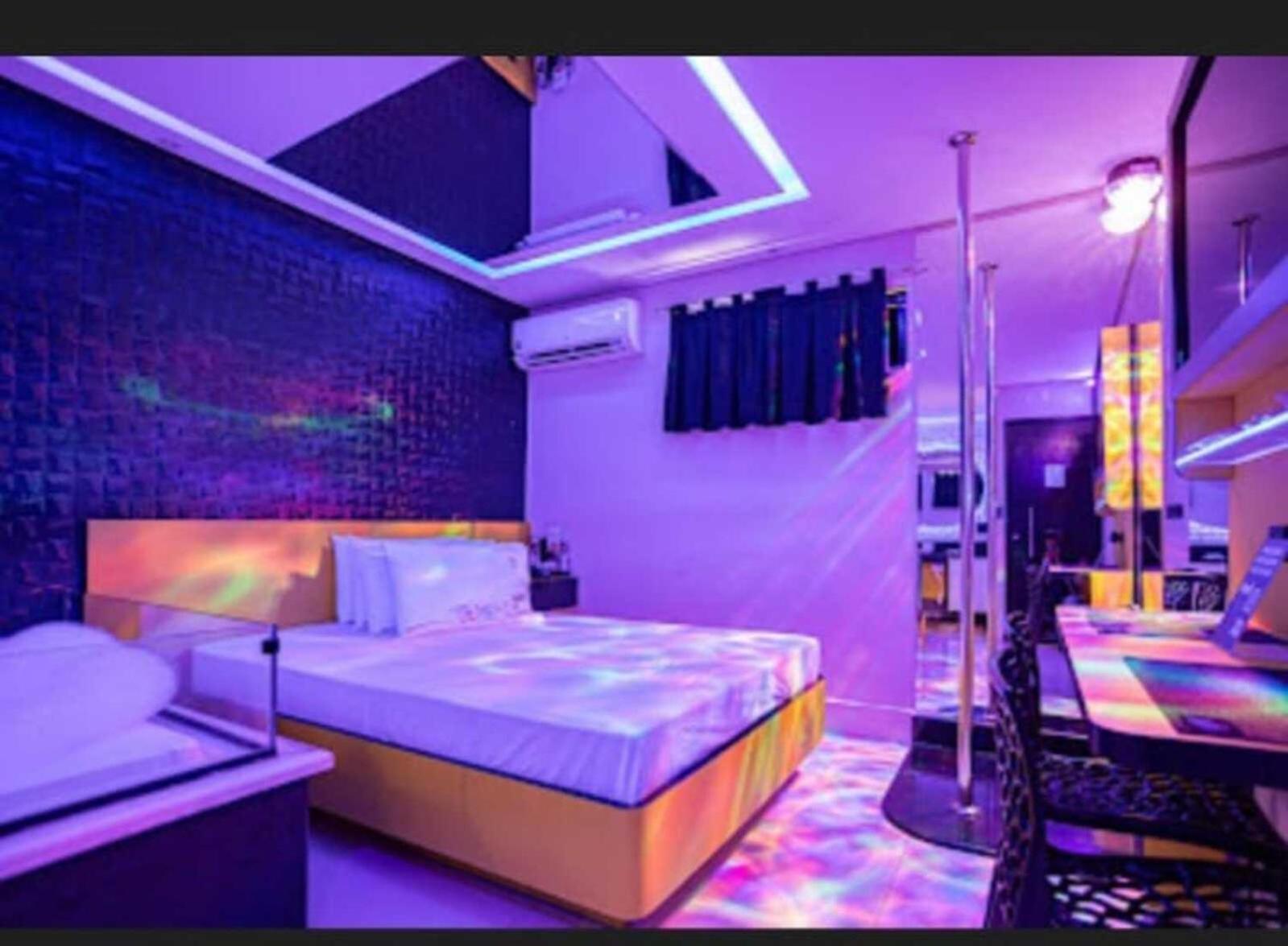 Desiree Hotel do amor *