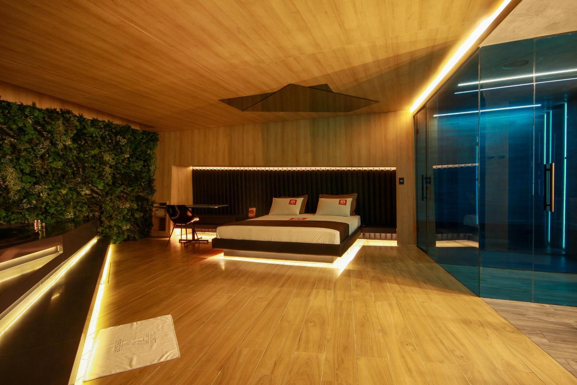 Love hotel A