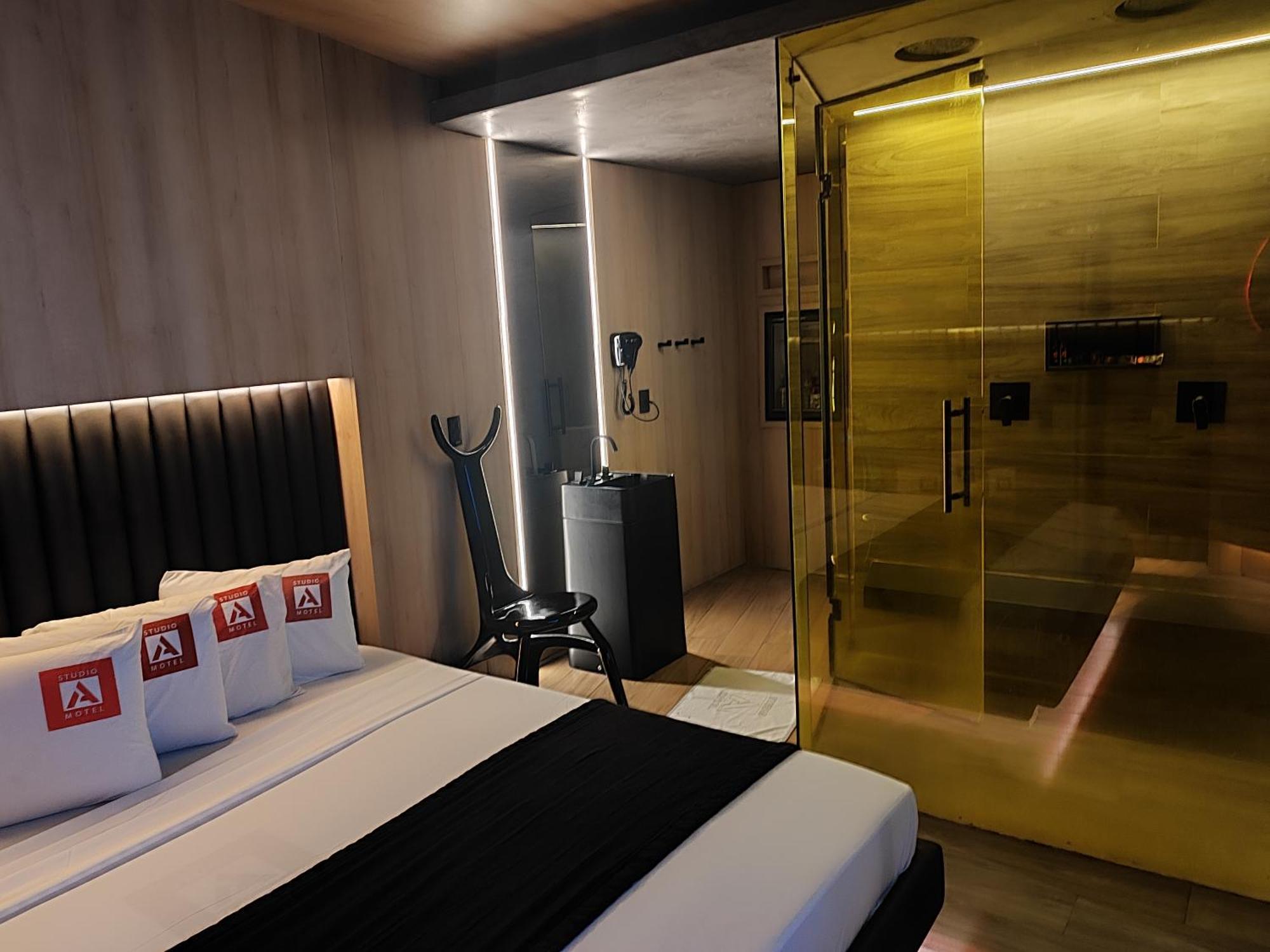 Love hotel A *