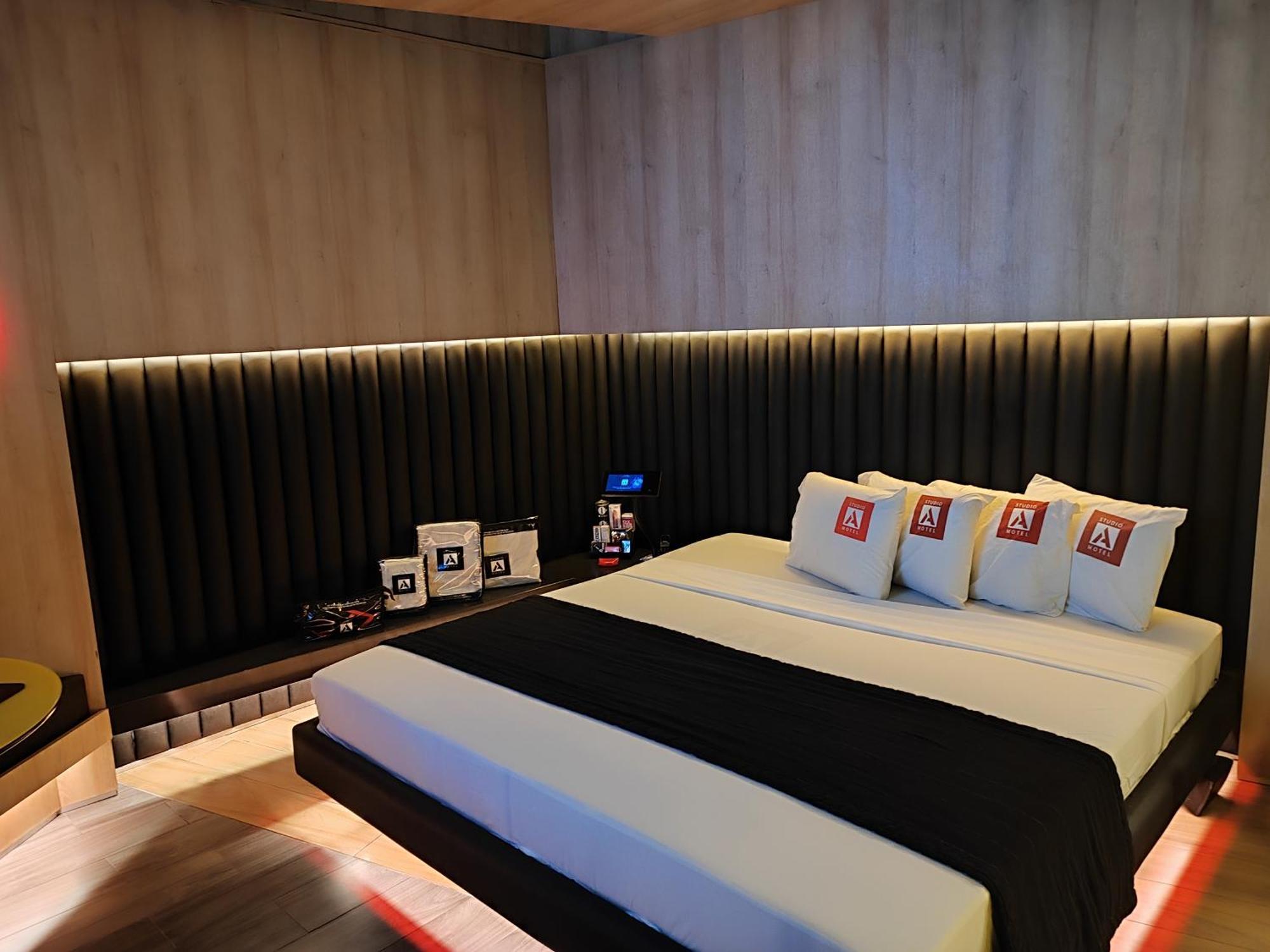 Love hotel A *