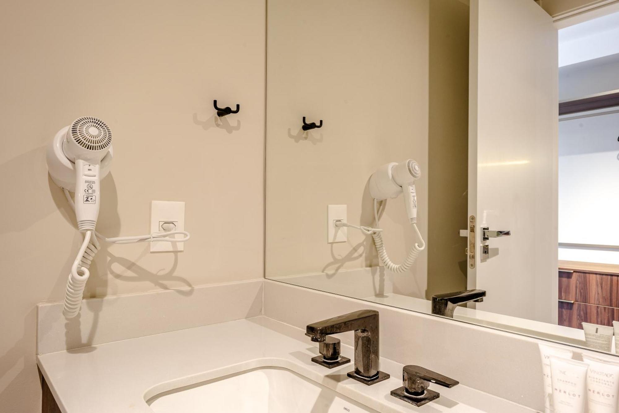 Hotel Charlie On The Parc Ibirapuera 4*