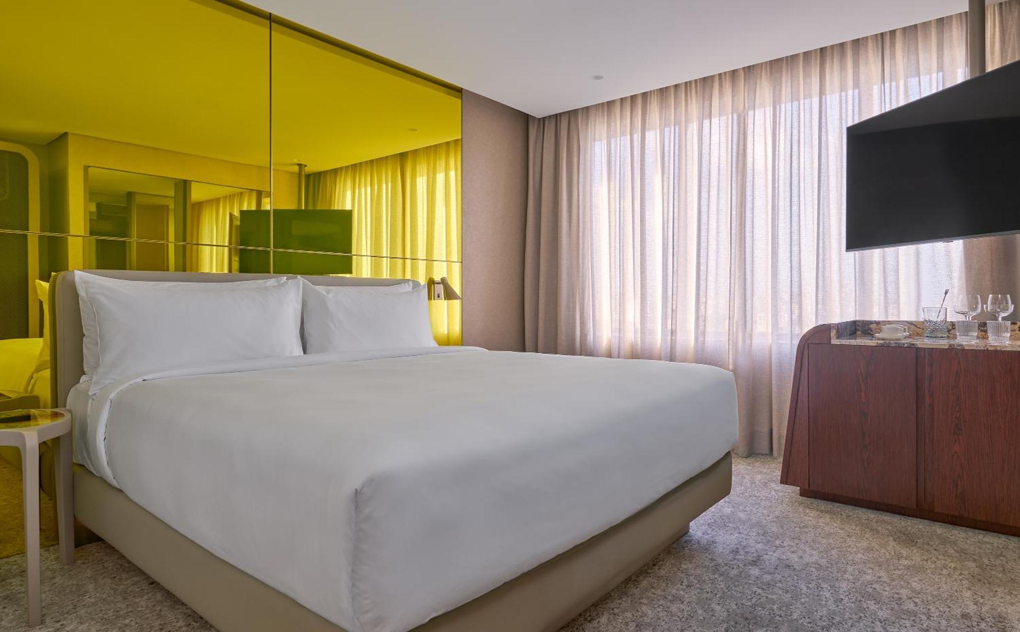 Hotel W