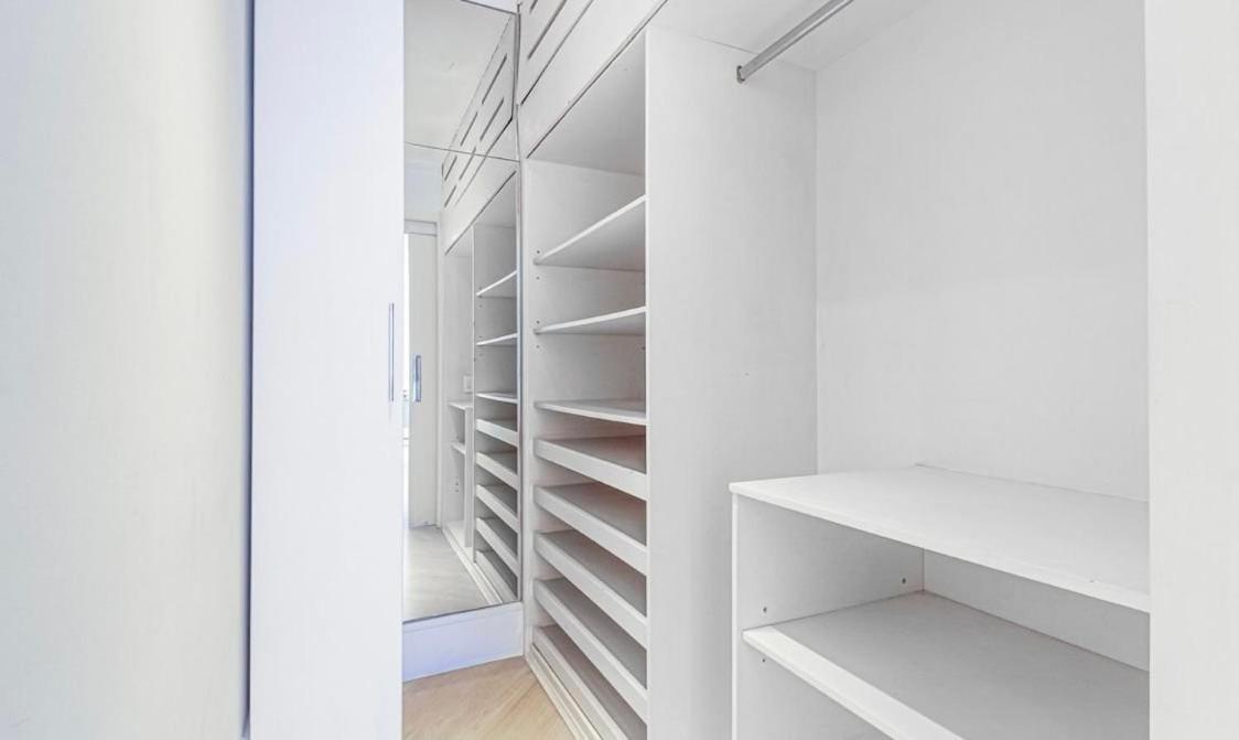 Plaza Athenee Apartment