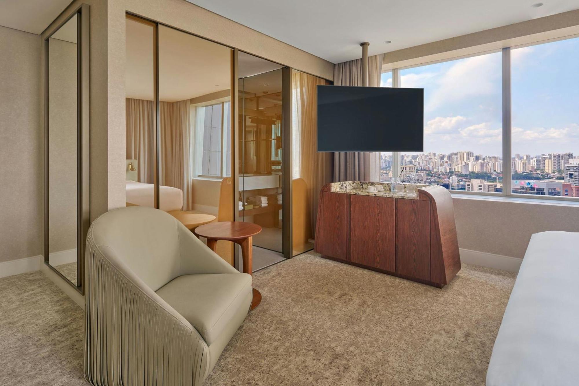 W Hotel 5*