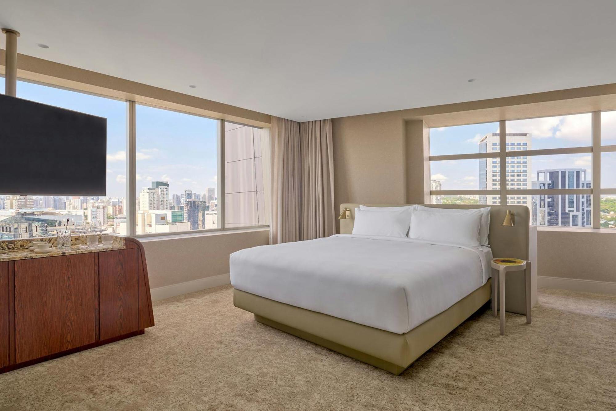 W Hotel 5*