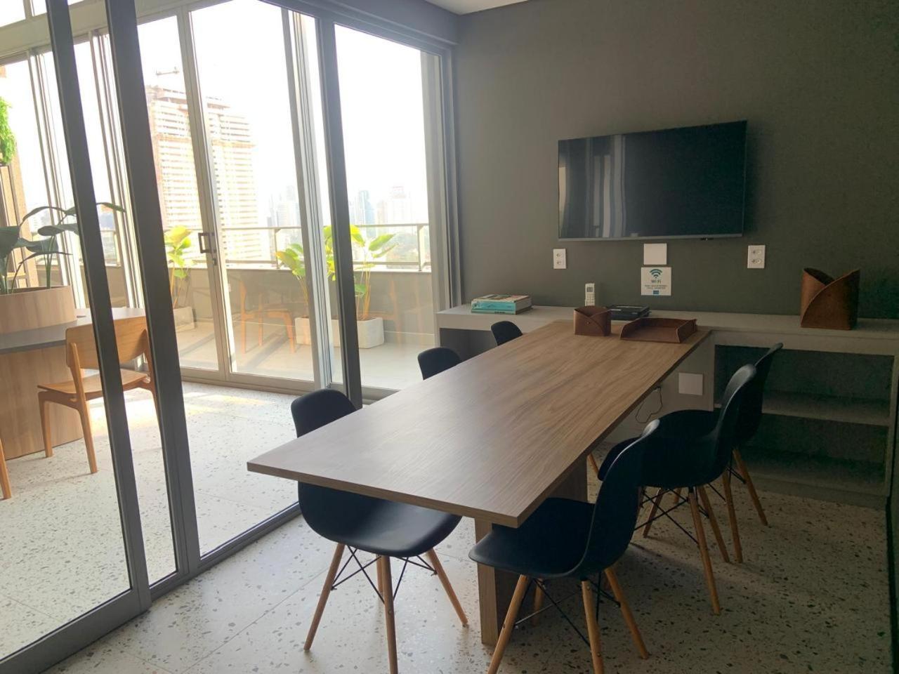Căn hộ Luxo 300 Meters From The Brooklin Metro *