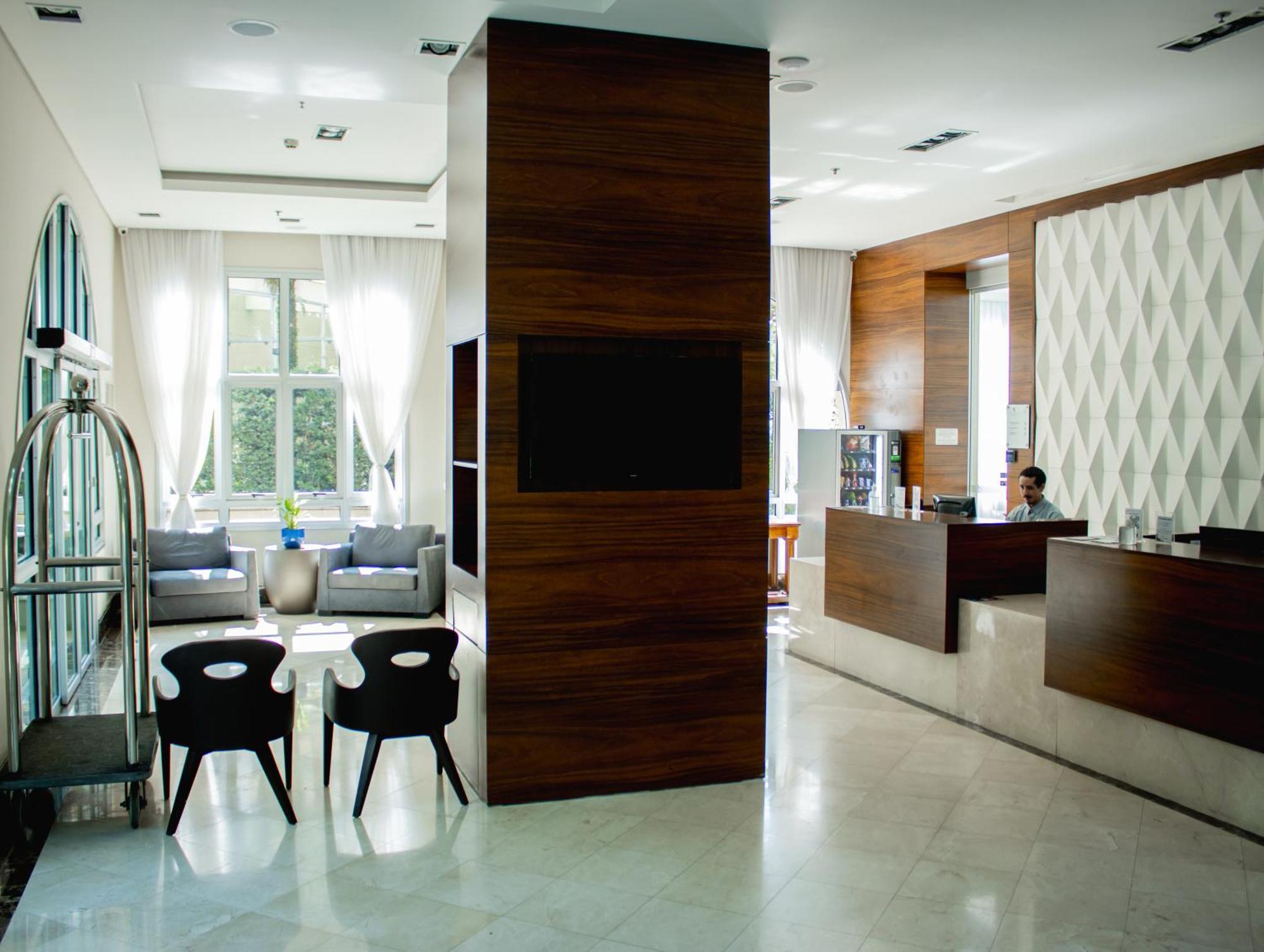 Roomo Bela Cintra Residencial *