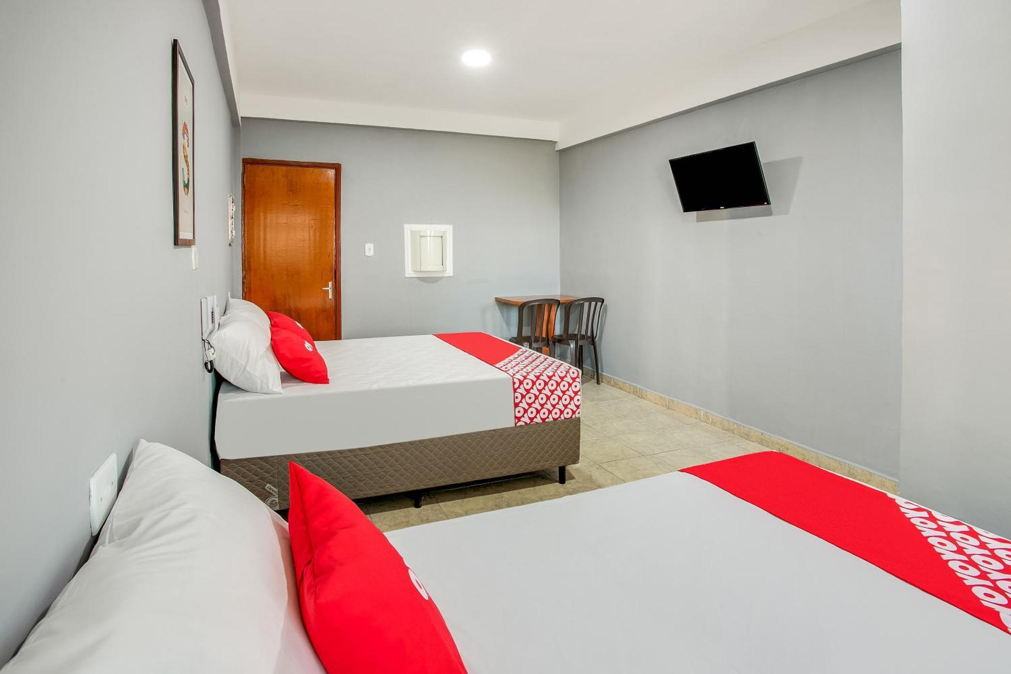 Oyo Boneville, Otel