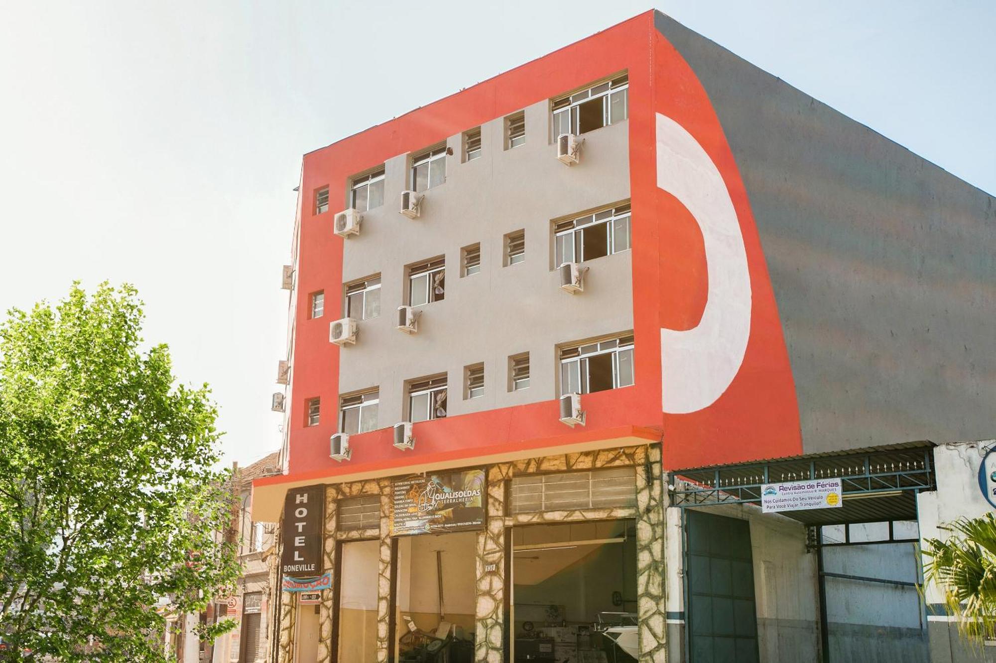 Oyo Boneville, Otel 4*