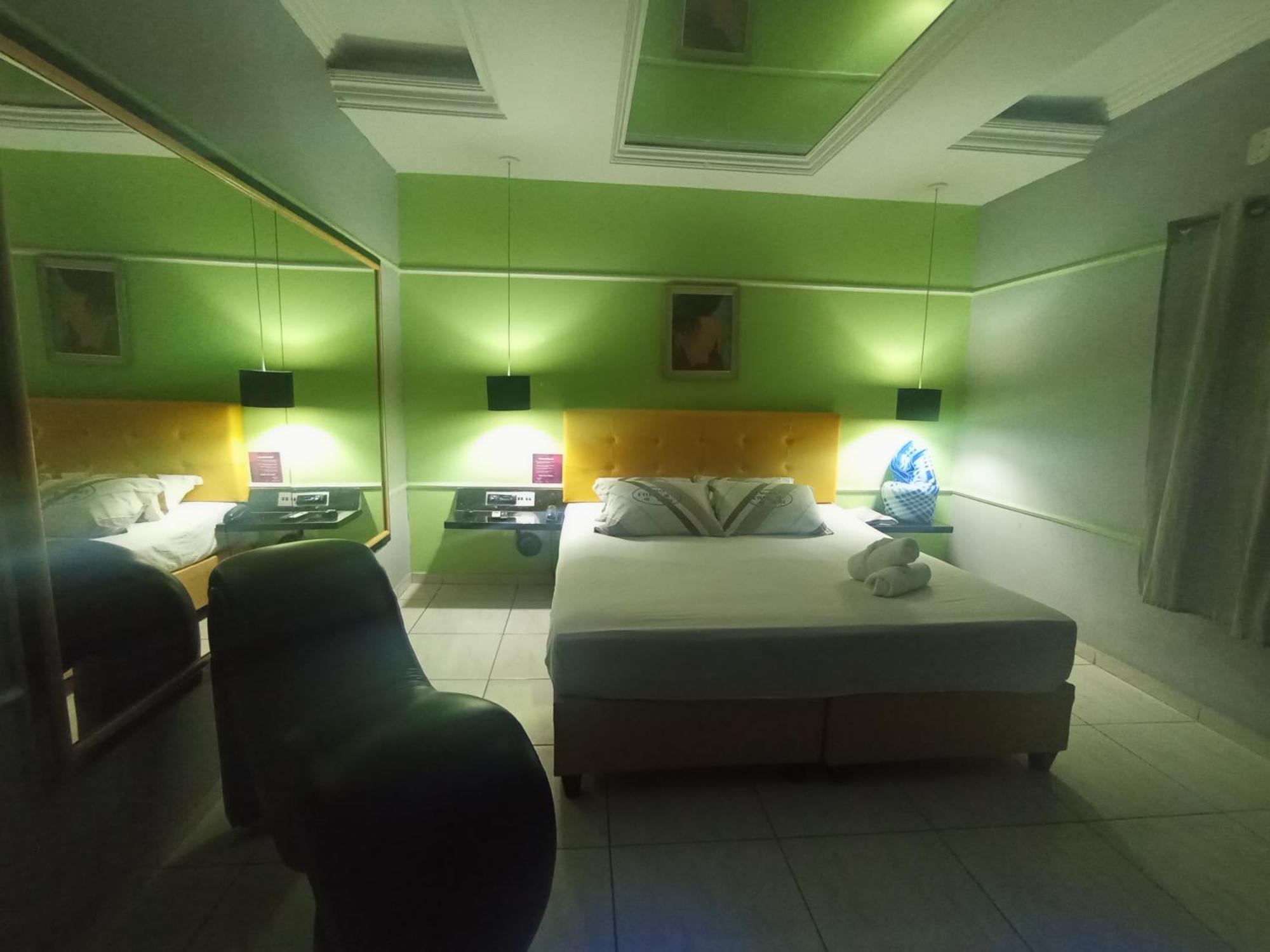 Hotel do amor Free Way (adults Only) *