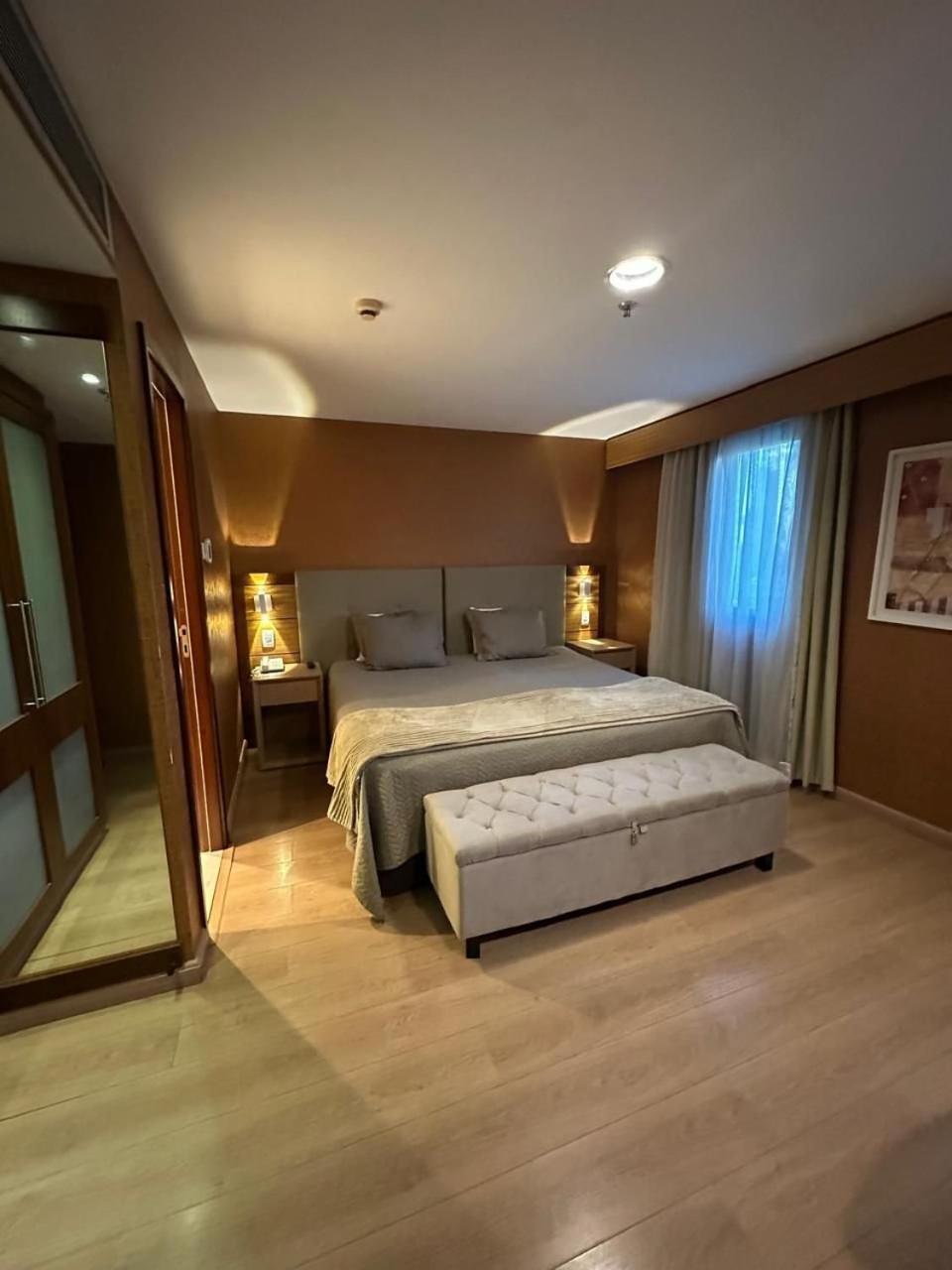 Flat 246 - Avenida Ibirapuera, Moema -