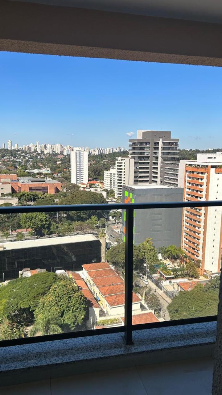 Muito Bem Localizado Em Sp Metro Brooklin * Sao Paulo