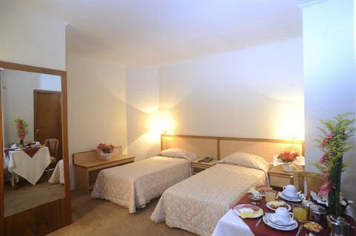 Augusta Boulevard Hotel 3*